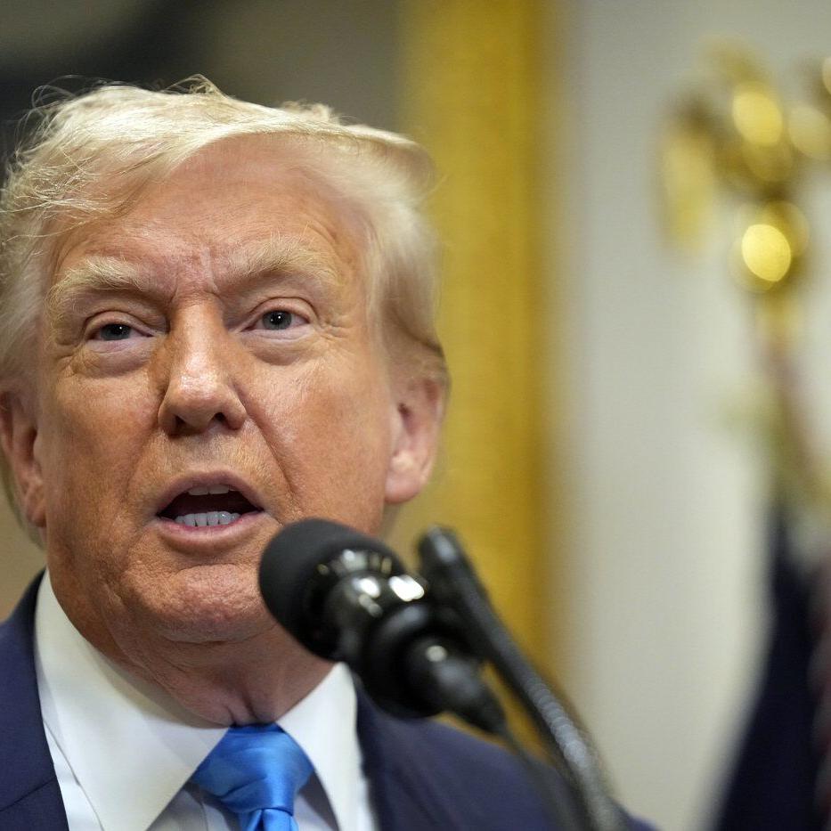 Trump signs executive order pushing tariffs on Canada to 35 per cent